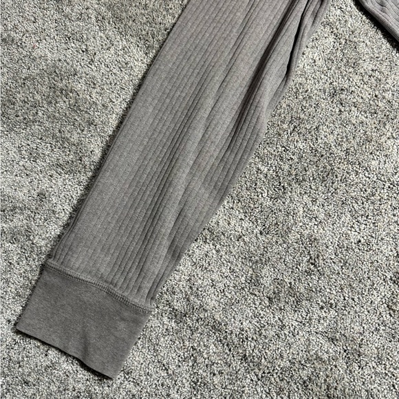 Abercrombie & Fitch Men's Muscle Long Sleeve V-Neck Ribbed Shirt - Large - Picture 13 of 14